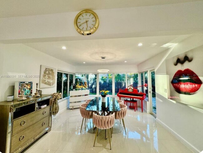 Building Photo - 9240 Byron Ave