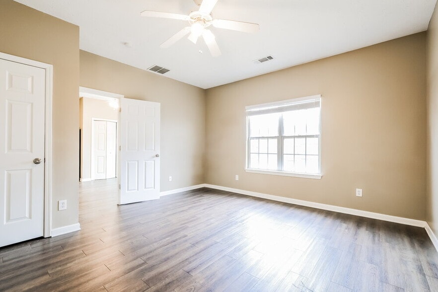 Building Photo - 336 Springhaven Rd