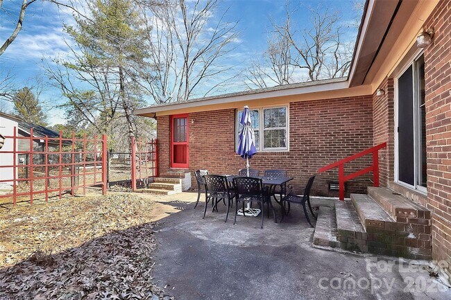 Building Photo - 6635 Olde Savannah Rd