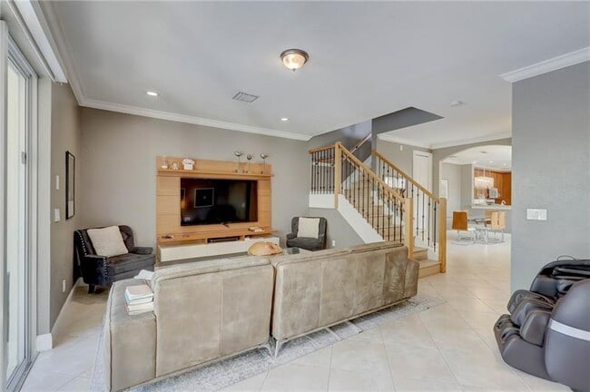 Building Photo - 1109 NE 16th Ave