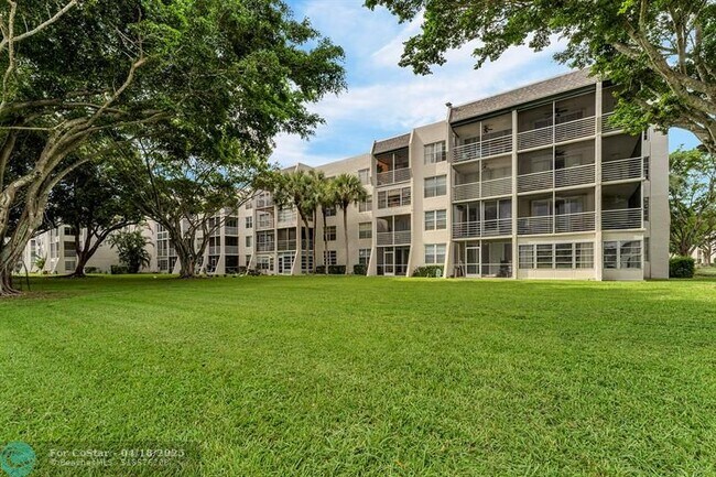 Building Photo - 9430 Poinciana Pl