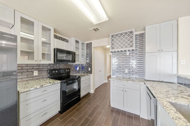 Building Photo - 3 Bedroom/2 Bedroom Highland Farms Subdivi...