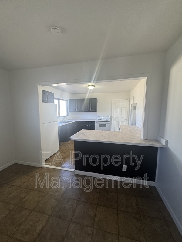 Building Photo - 10017 Los Arboles Ave NE