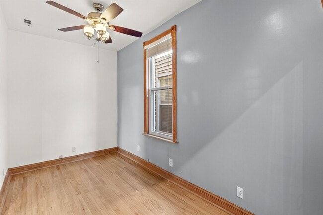 Building Photo - 911 N Fairfield Ave