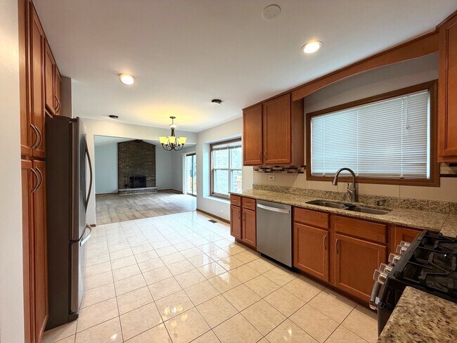 Building Photo - 1724 Hall Pl