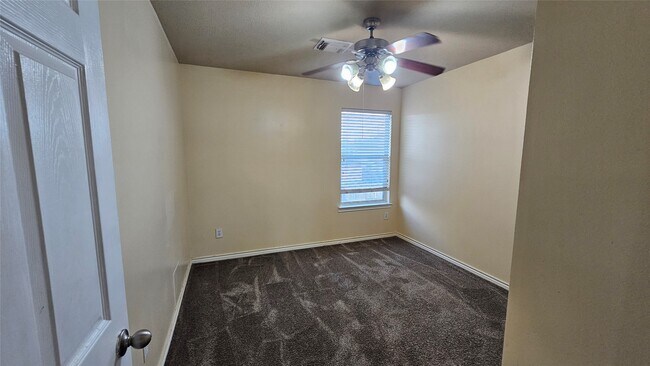 Building Photo - 2320 Shady Pine Dr