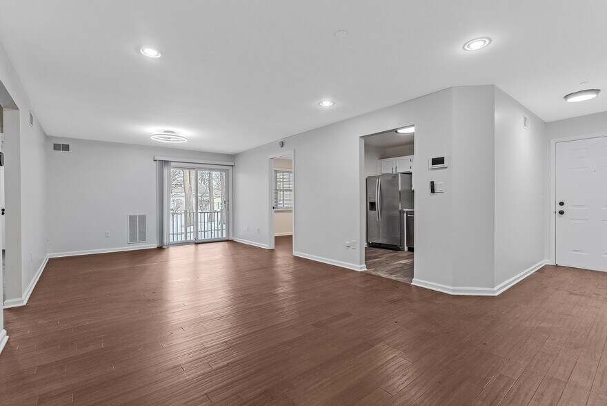 Building Photo - 56 Maple Ln