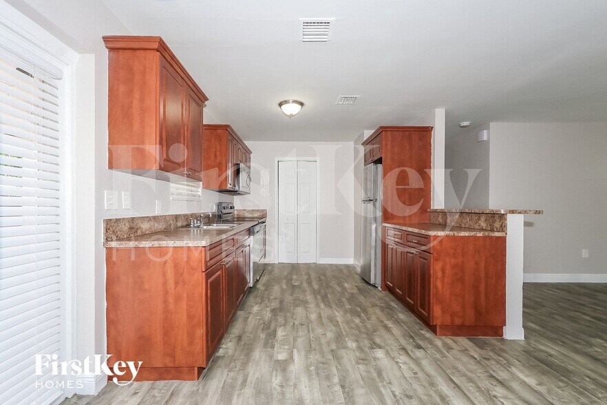 Building Photo - 7551 Buchanan St