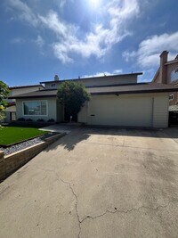Building Photo - Stunning Newly Renovated 3BD/2.5BA Luxury ...