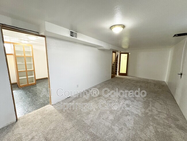 Building Photo - 2510 Ivanhoe Dr