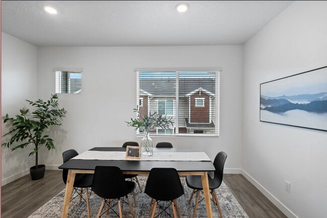 Building Photo - 3 Bed/3 Bath Townhouse in Saratoga Springs