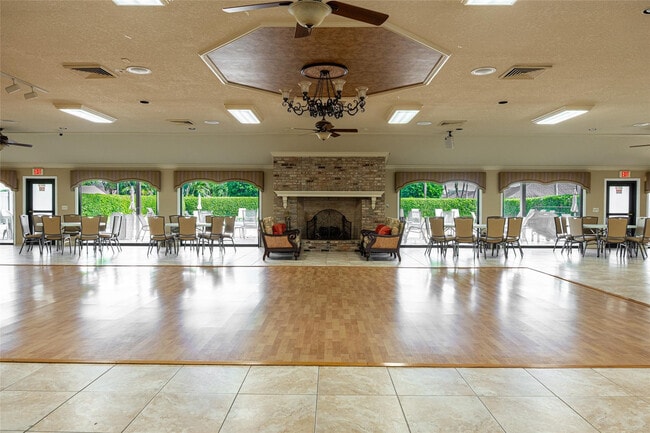 Building Photo - 9870 Pecan Tree Dr