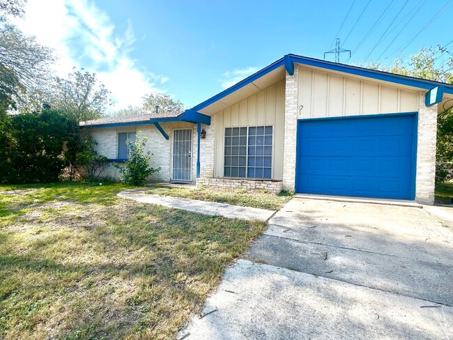 Primary Photo - AVAILABLE NOW! PET FRIENDLY 3 Bedroom / 1....