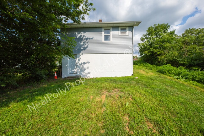 Building Photo - 1795 Kahn Avenue