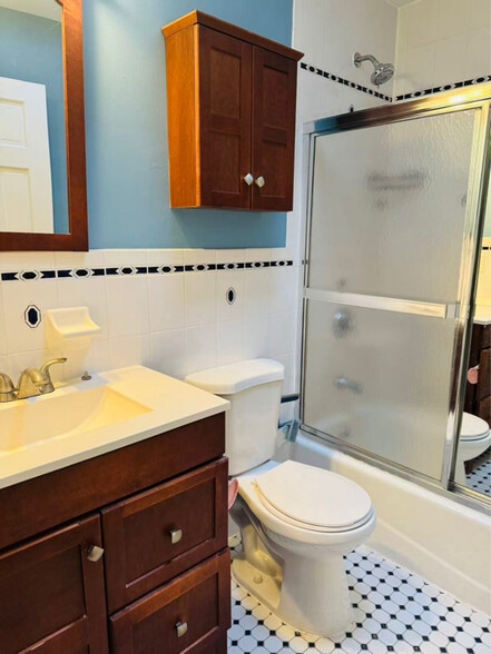 Building Photo - 121-25 6th Ave