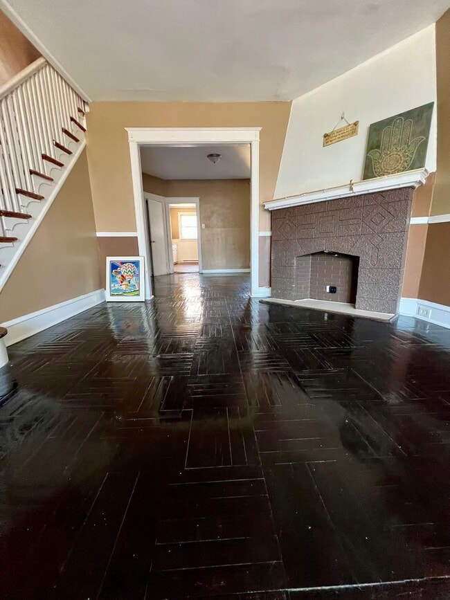 Building Photo - Spacious 3-Bedroom Townhome in Juniata! Available NOW!