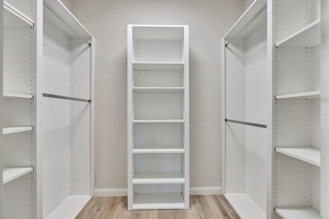 Building Photo - 2873 E Community Dr