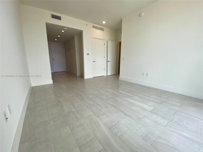 Building Photo - 2000 Metropica Wy