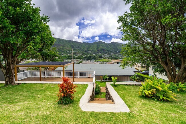 Building Photo - Manoa Valley, 4 bedroom, 3 bath, Fully Ren...