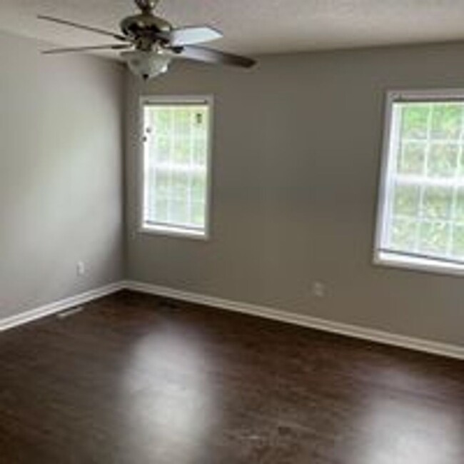 Building Photo - 3921 Sterling Pointe Dr