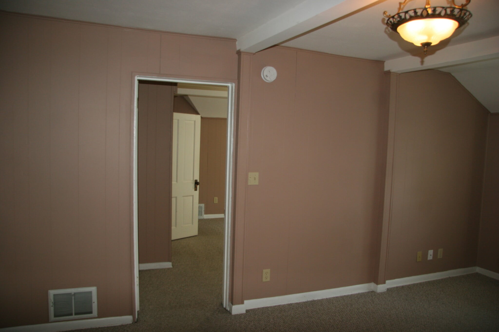 Building Photo - 491 Robinson St