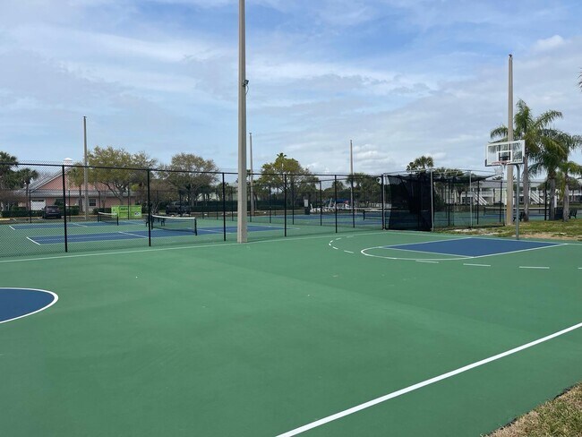 Building Photo - 4730 Coquina Key Dr SE