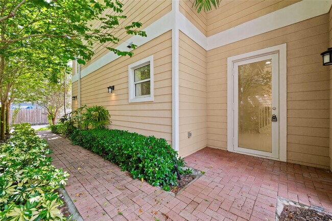 Building Photo - 1430 SW 4th Ave