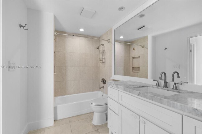 Building Photo - 251 Crandon Blvd