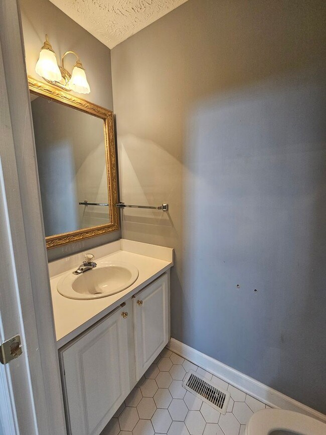 Building Photo - 409 Shamus Ct