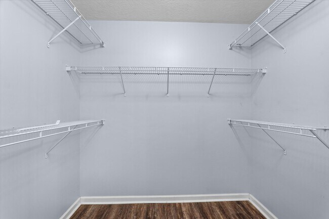 Building Photo - 570 Lory Ln