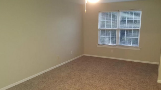 Building Photo - Beautiful Townhome in Harrisburg School Di...