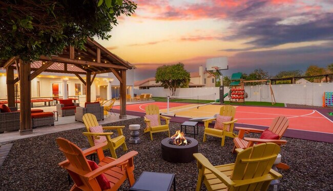 Building Photo - 2431 E Laurel St