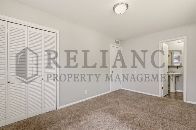Building Photo - 730 N Chipper Ln