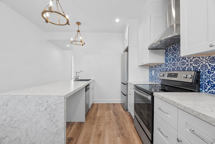 Building Photo - 450 Elsmere St