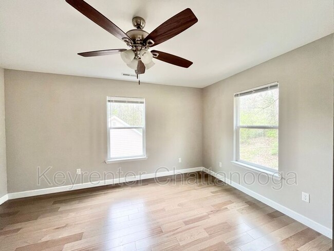 Building Photo - 300 W Ridgewood Ave