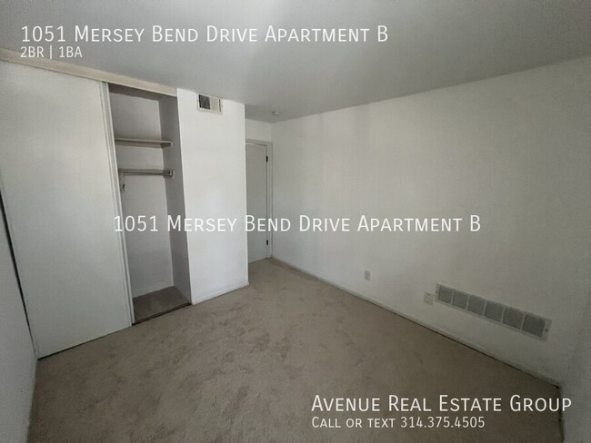 Building Photo - Move-In Ready Condo in Mehlville Schools –...