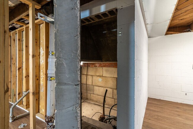 Building Photo - 3 Bedroom Home Available Now!