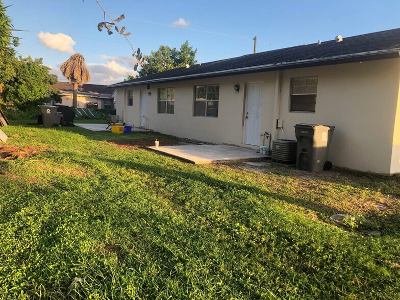 Building Photo - 1536 Barbarie Ln