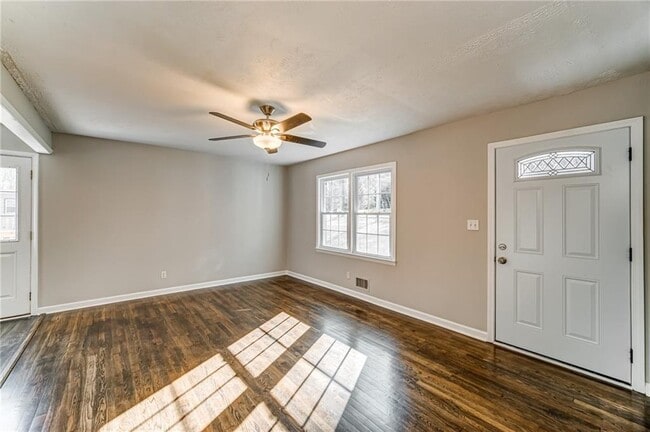 Building Photo - 4652 Old Cowan Rd