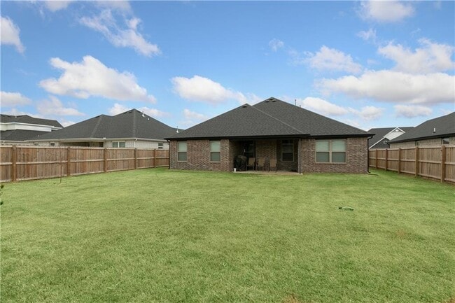 Building Photo - 1041 Lakeview Dr