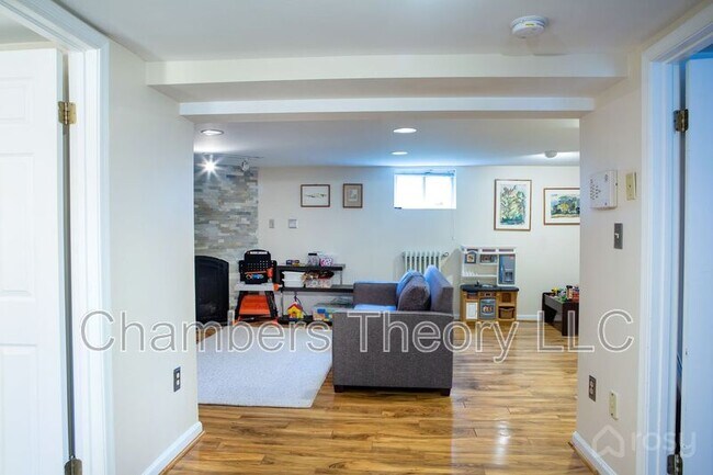 Building Photo - 1105 20th St