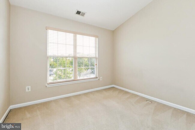 Building Photo - 49 Inkberry Cir