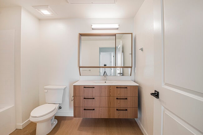 Building Photo - 856 S Gramercy Dr