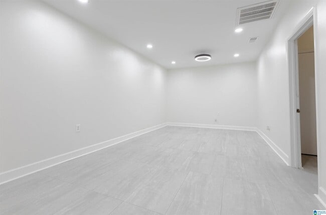 Building Photo - 3612 Chaumont Dr