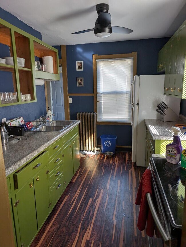 Building Photo - 772 Hillview Ave