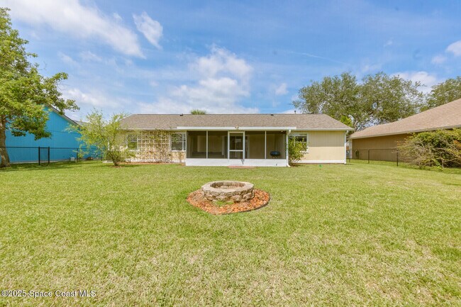 Building Photo - 4361 Silver Lake Dr