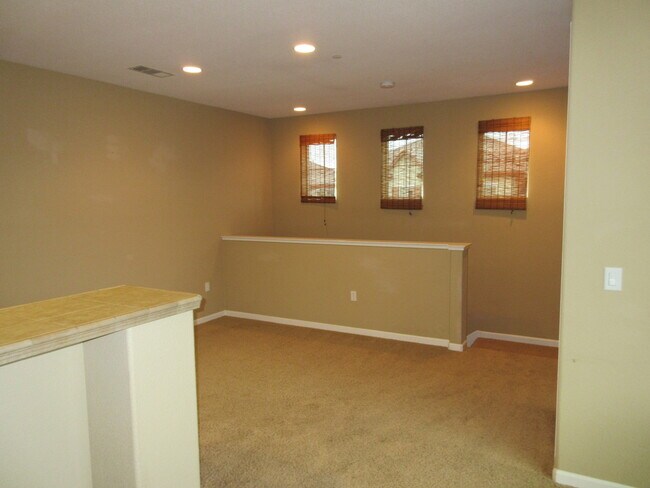 Building Photo - Updated Condo with Balcony in the Rivage at The Parkway