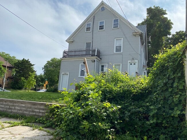 Building Photo - Downer upper house