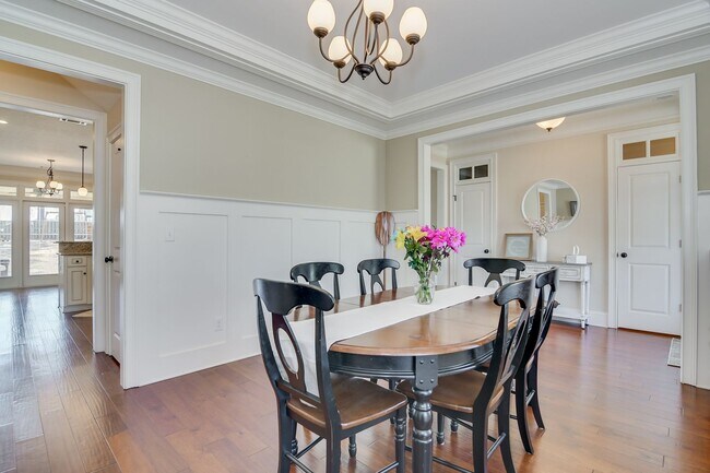 Building Photo - Gorgeous 5-Bedroom 3.5 Bath Home