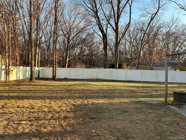 Building Photo - 30 Mayflower Ln